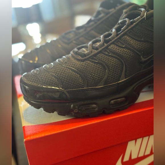 Men’s 10.5 Nike Air Max Plus - Picture 7 of 9